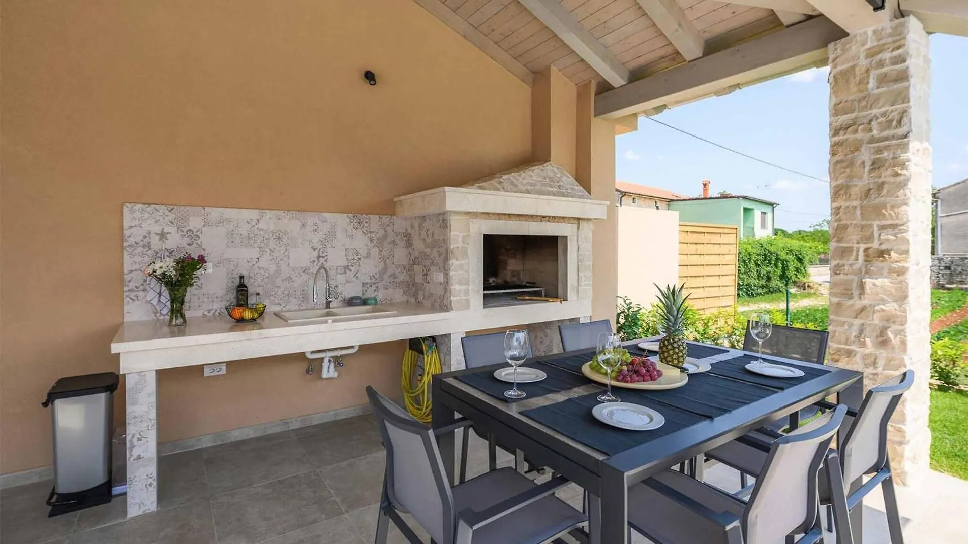 Beautiful Home In Maruzini With Wifi Holiday home